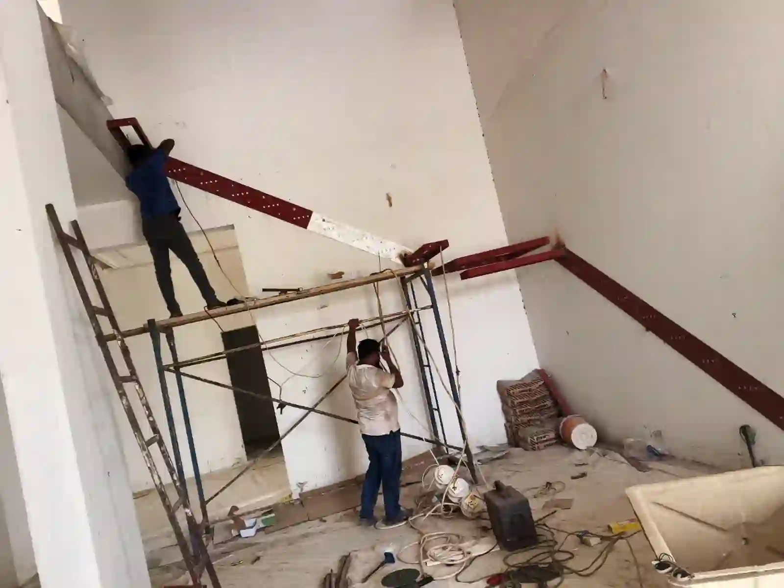 تركيب هيكل درج معدني